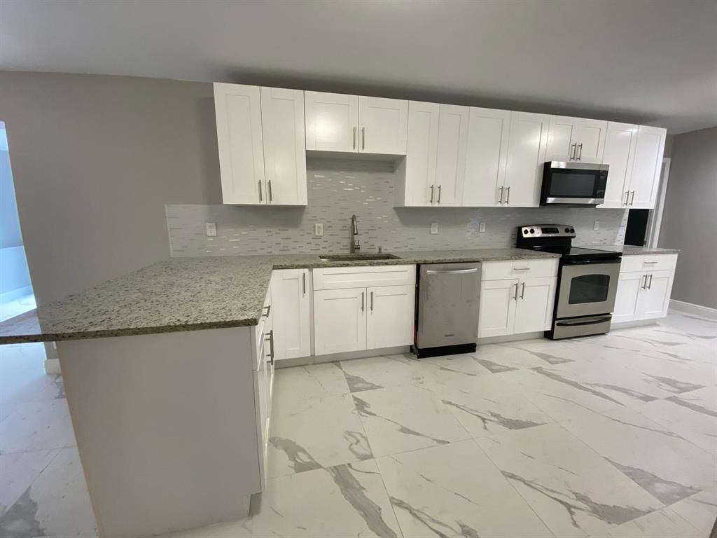Photo of 1128 SW 26th Avenue, Boynton Beach, FL 33426 (MLS # R10822407)