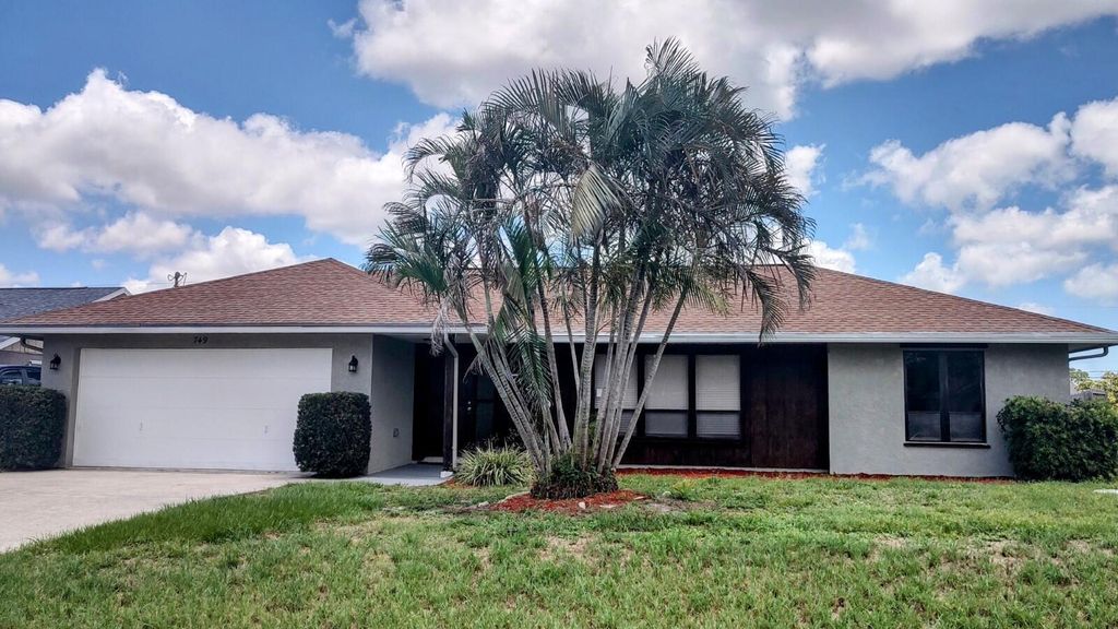 Photo of 749 SE Norcross Avenue, Port St Lucie, FL 34983 (MLS # R10902071)