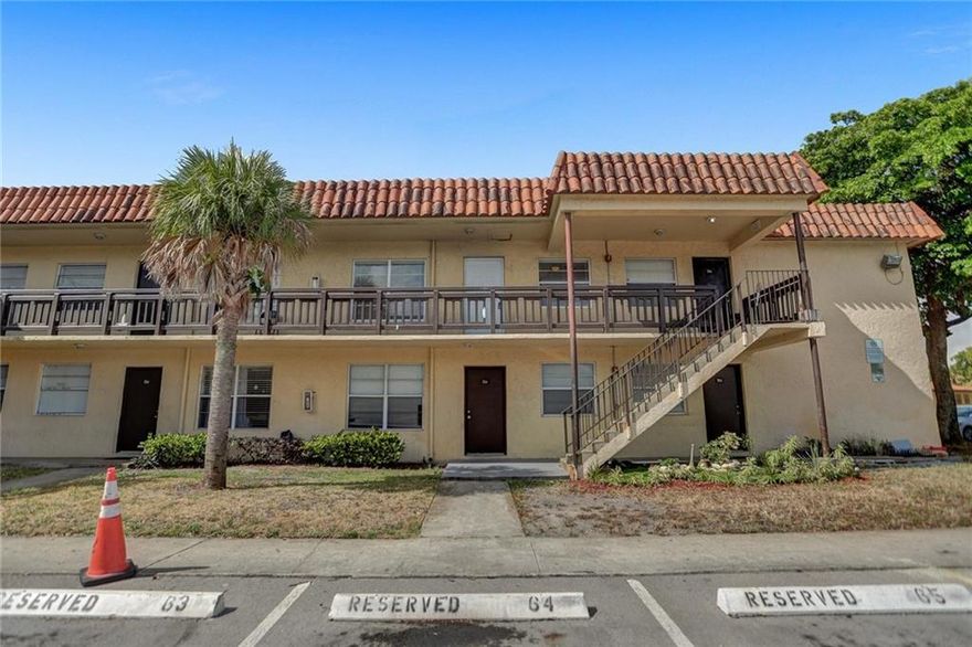 INVESTORS DREAM , YOU CAN RENT RIGHT AWAY. FULLY RENOVATED UNIT WITH-BRAND NEW APPLIANCES.LOW HOA. PET FRIENDLY.