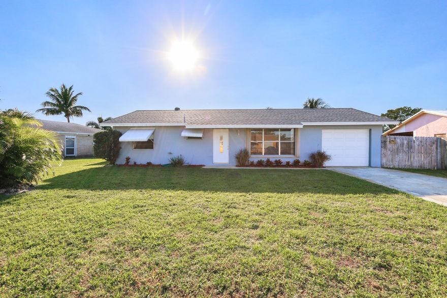 This great CBS 2 BDRM 2 BATH has a new 2015 Rheem Water Heater, a new 2016 Rheem AC, and a new roof was put on in 2005. Located on a quiet, dead end street in beautiful Hobe Sound! No HOA! Large, fenced in back yard, shed, brick paver patio and screened in porch. Great school district, close to beaches, shopping, & dining.