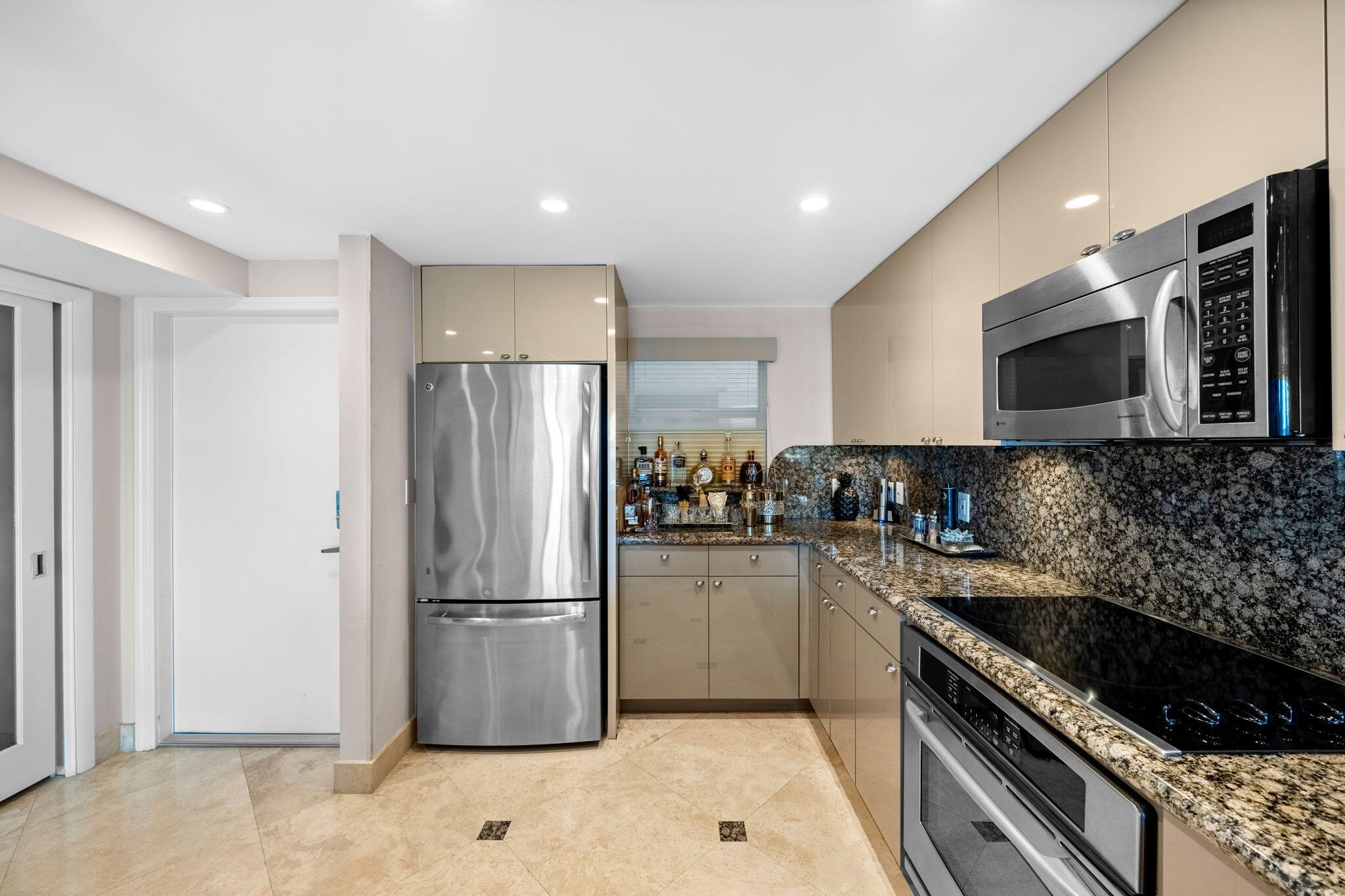 BAYSHORE TOWERS - Residential Lease