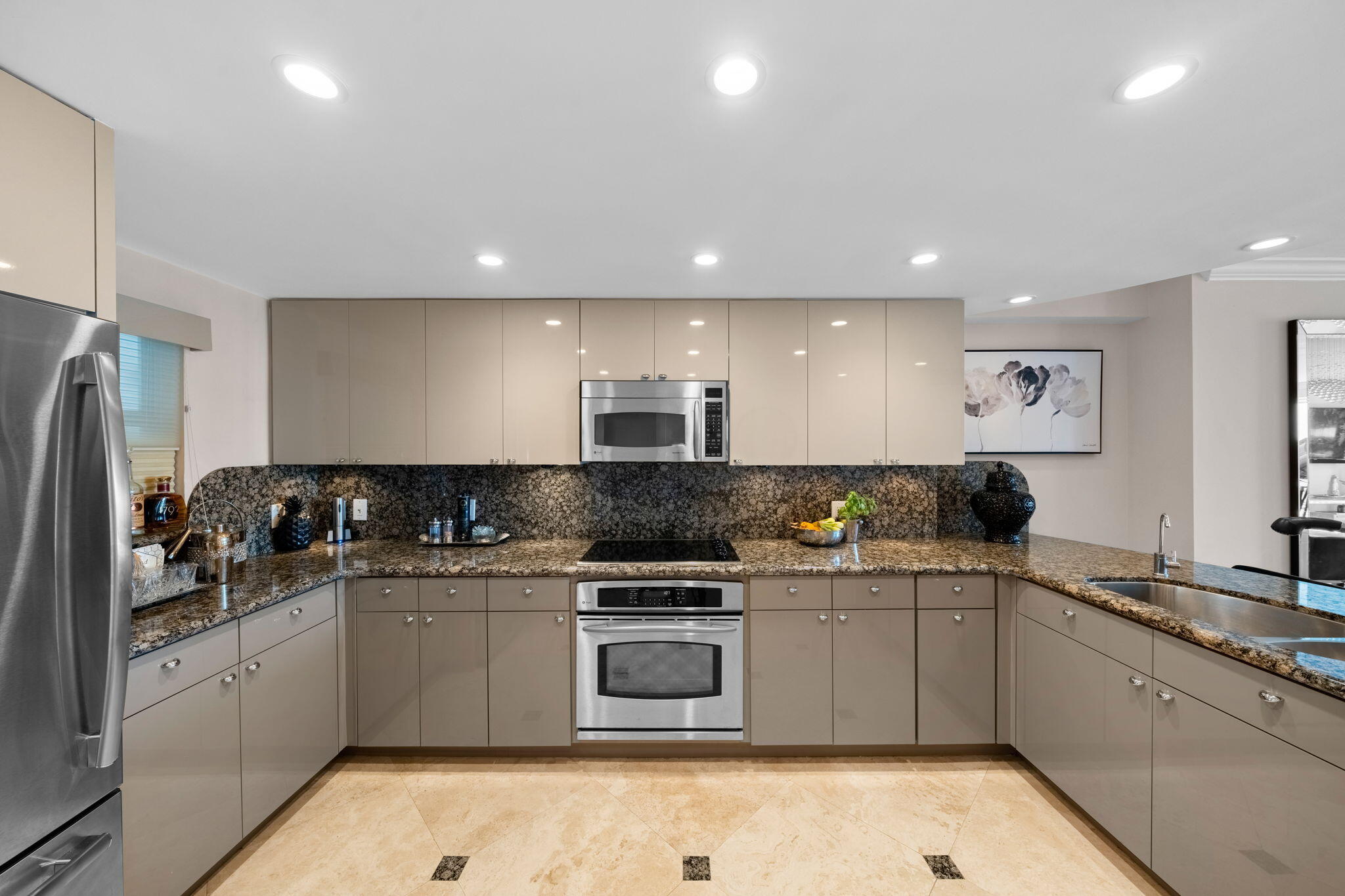 BAYSHORE TOWERS - Residential Lease