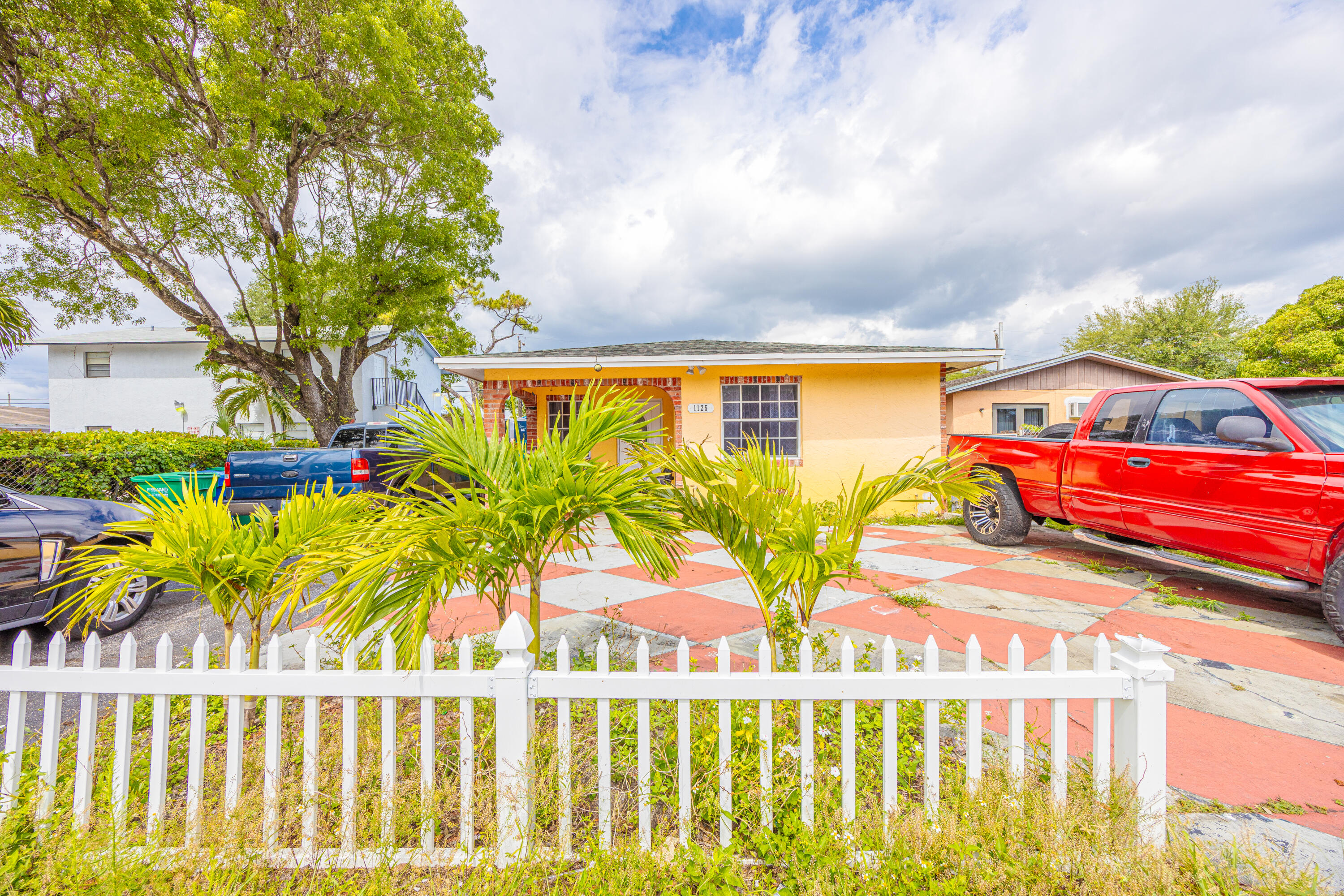 WASHINGTON PARK 5TH ADD 35-48 B LOT 2 BLK 2 - Residential
