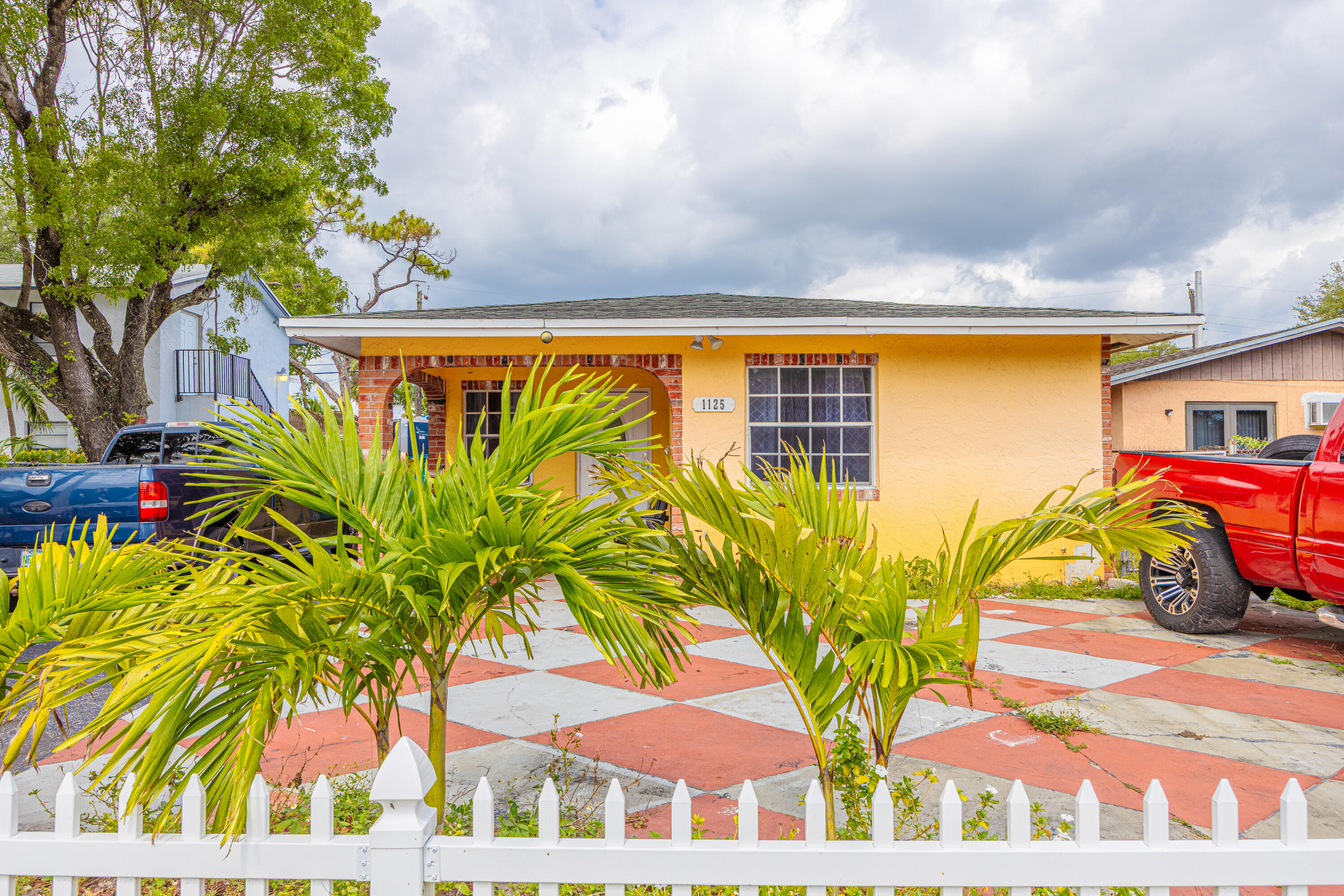 WASHINGTON PARK 5TH ADD 35-48 B LOT 2 BLK 2 - Residential