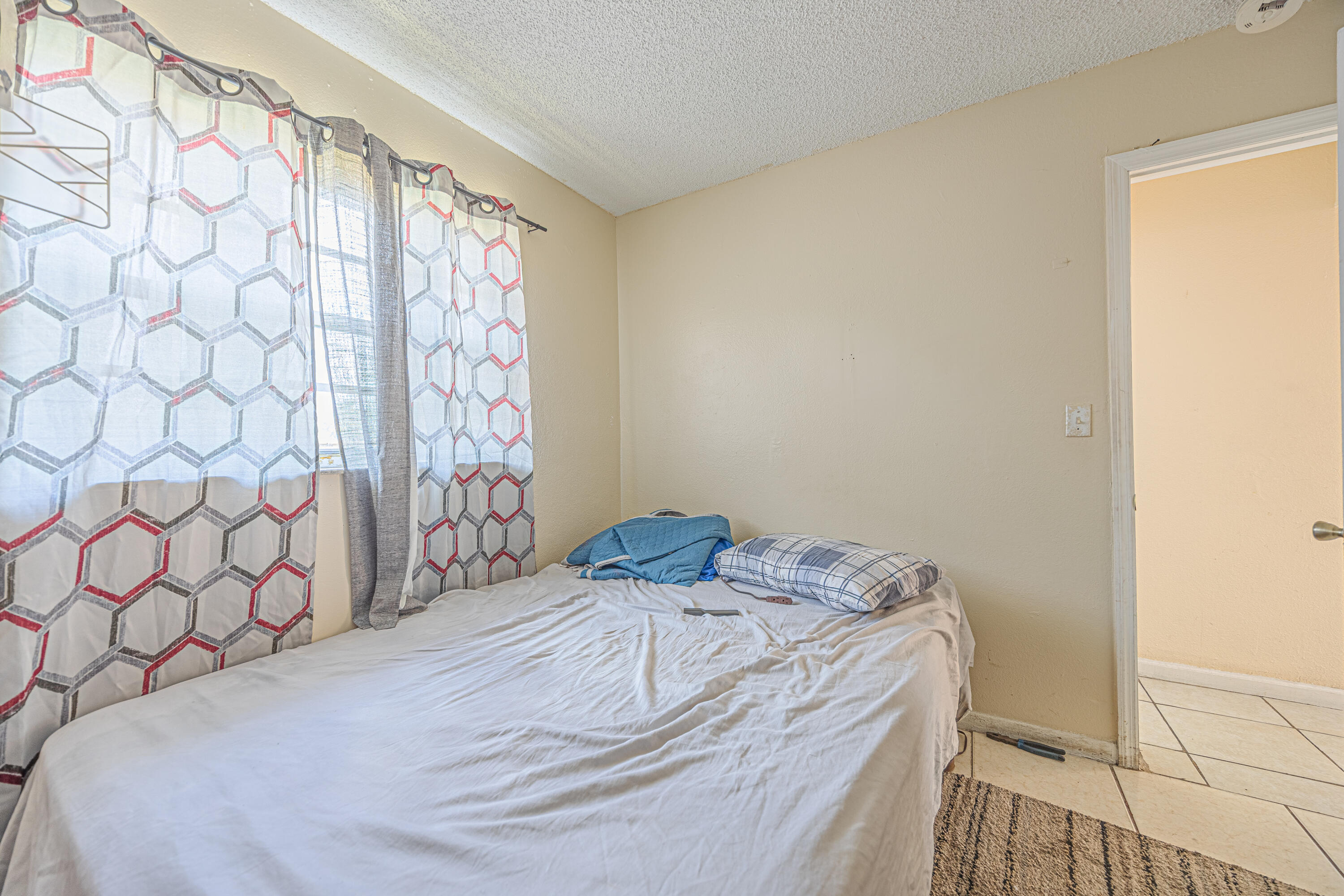 WASHINGTON PARK 5TH ADD 35-48 B LOT 2 BLK 2 - Residential