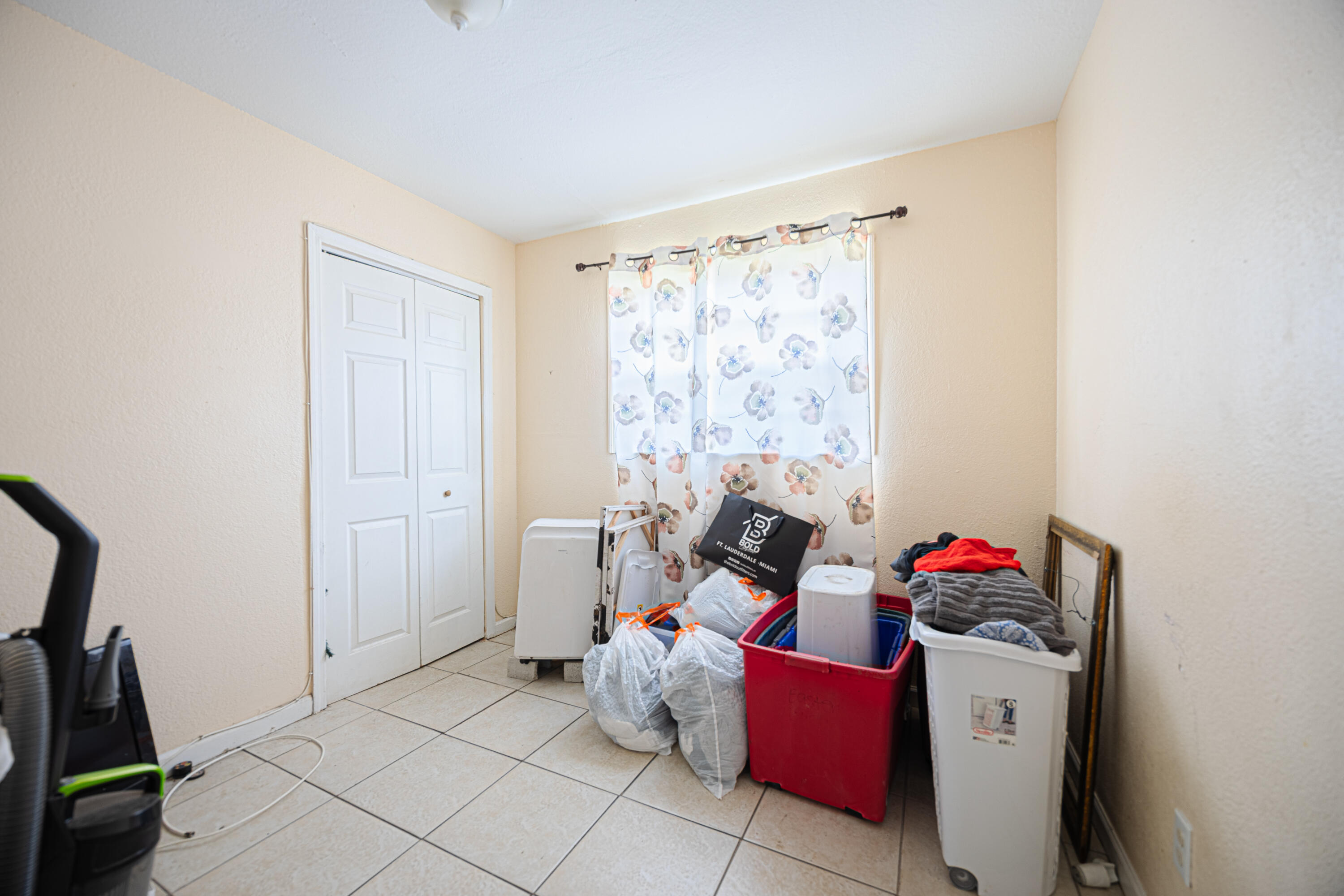 WASHINGTON PARK 5TH ADD 35-48 B LOT 2 BLK 2 - Residential