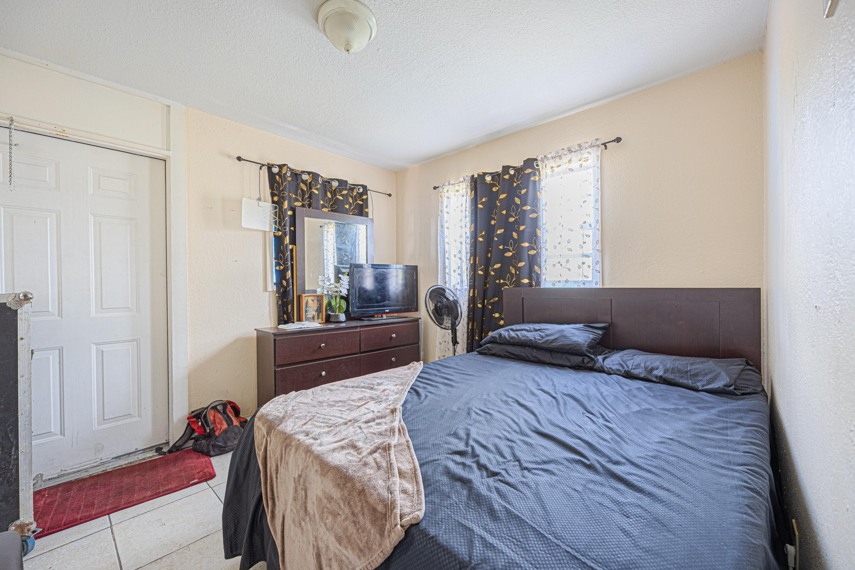 WASHINGTON PARK 5TH ADD 35-48 B LOT 2 BLK 2 - Residential