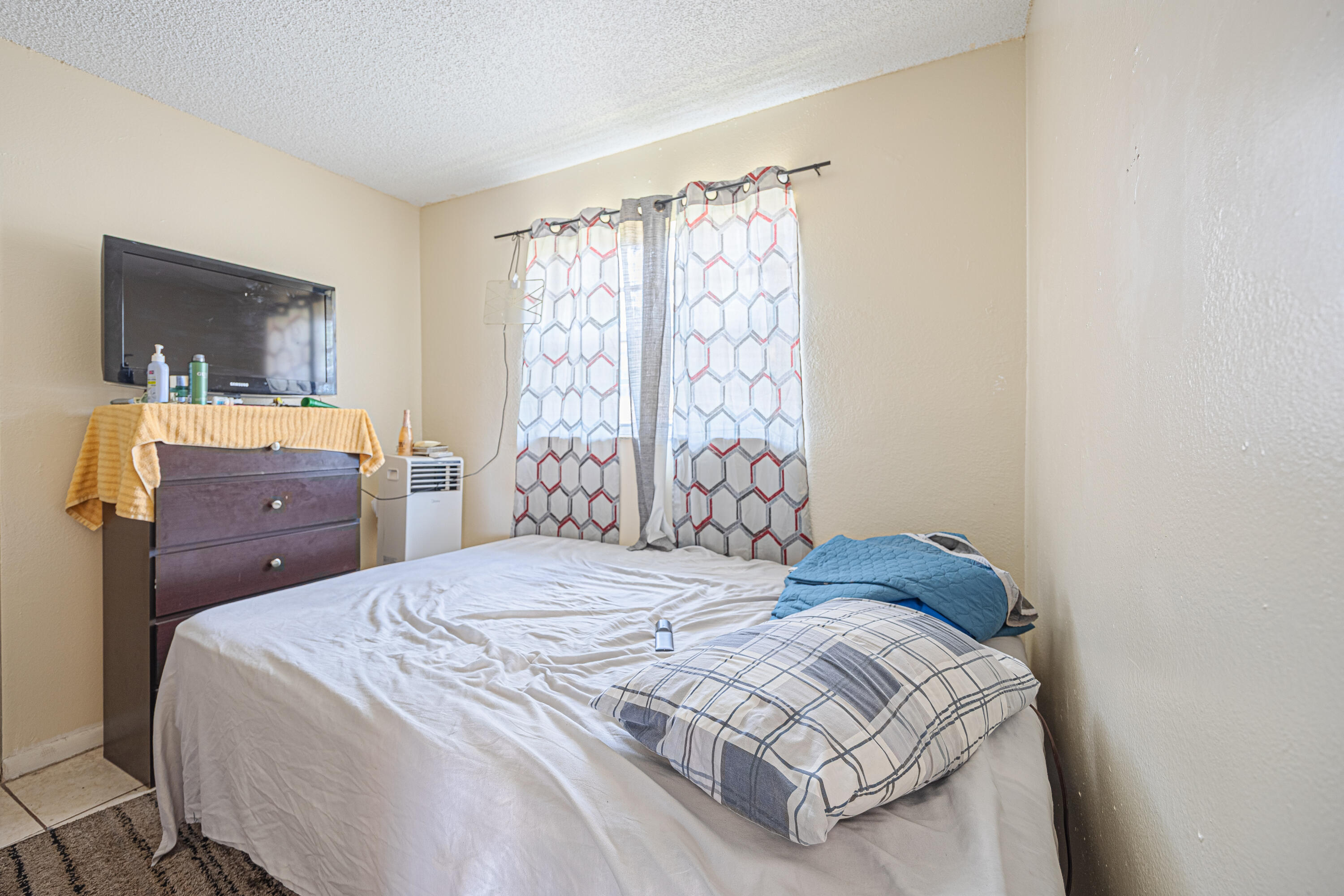 WASHINGTON PARK 5TH ADD 35-48 B LOT 2 BLK 2 - Residential