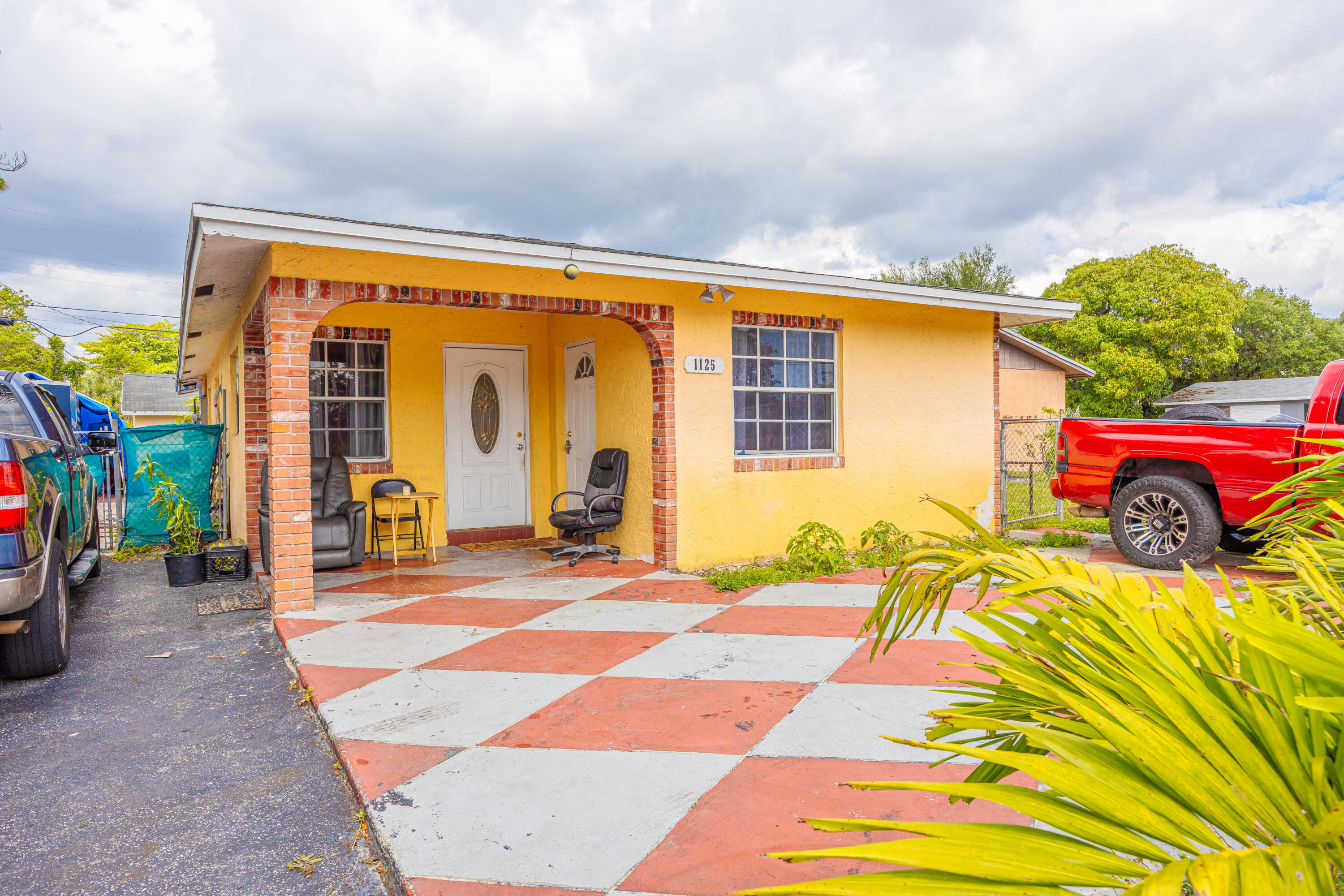 WASHINGTON PARK 5TH ADD 35-48 B LOT 2 BLK 2 - Residential