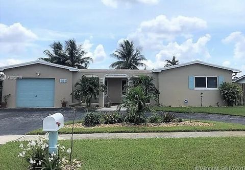 Property photo of 311 Nw 93rd Terrace, Pembroke Pines, FL 33024