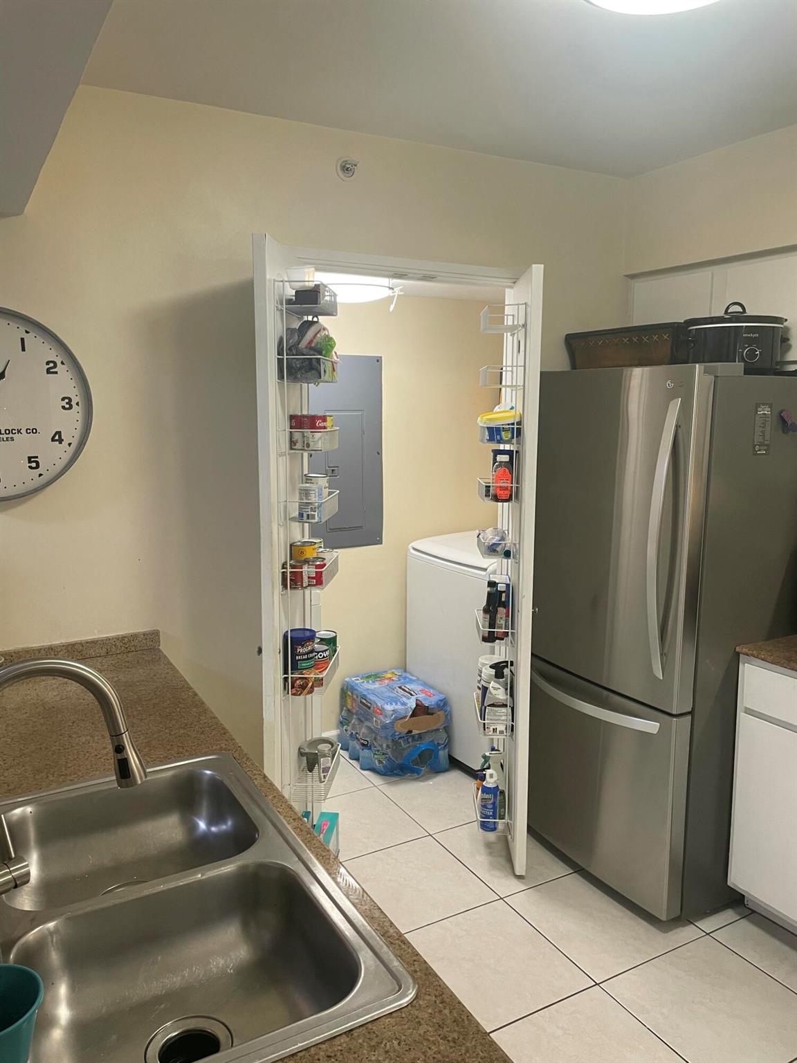 HYPOLUXOS MARINERS CAY CO - Residential