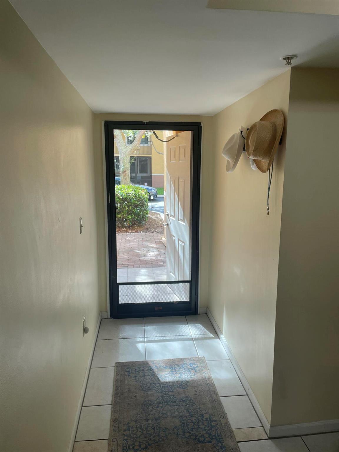 HYPOLUXOS MARINERS CAY CO - Residential