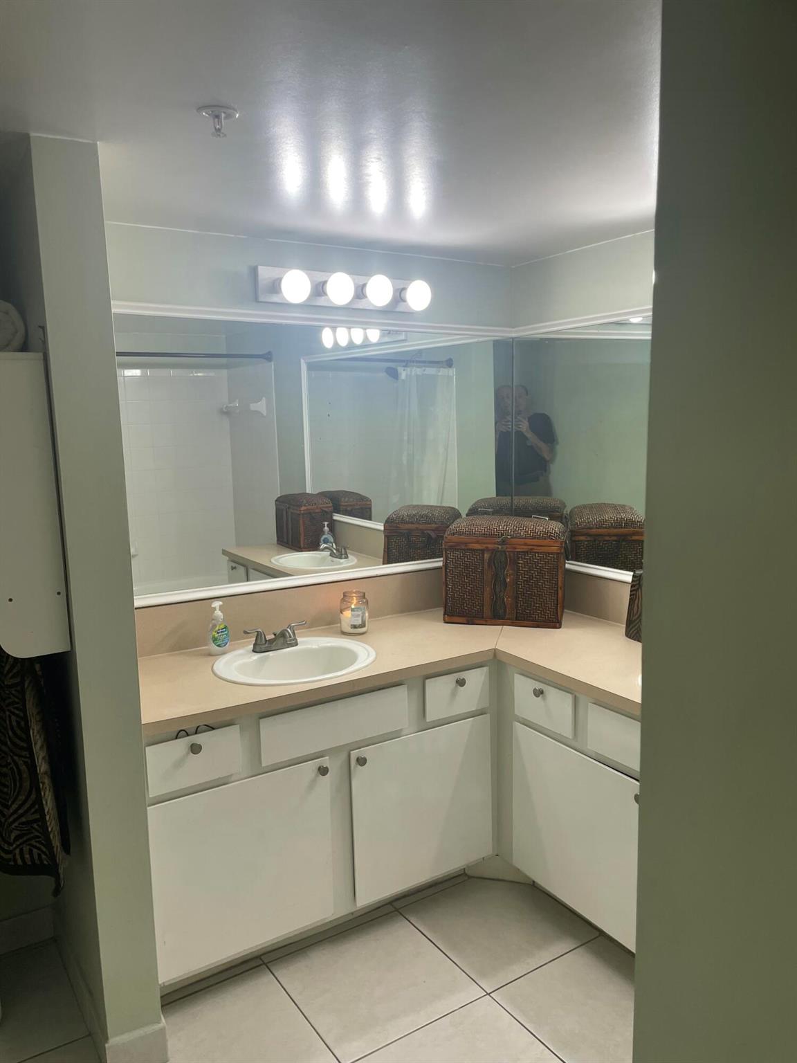 HYPOLUXOS MARINERS CAY CO - Residential