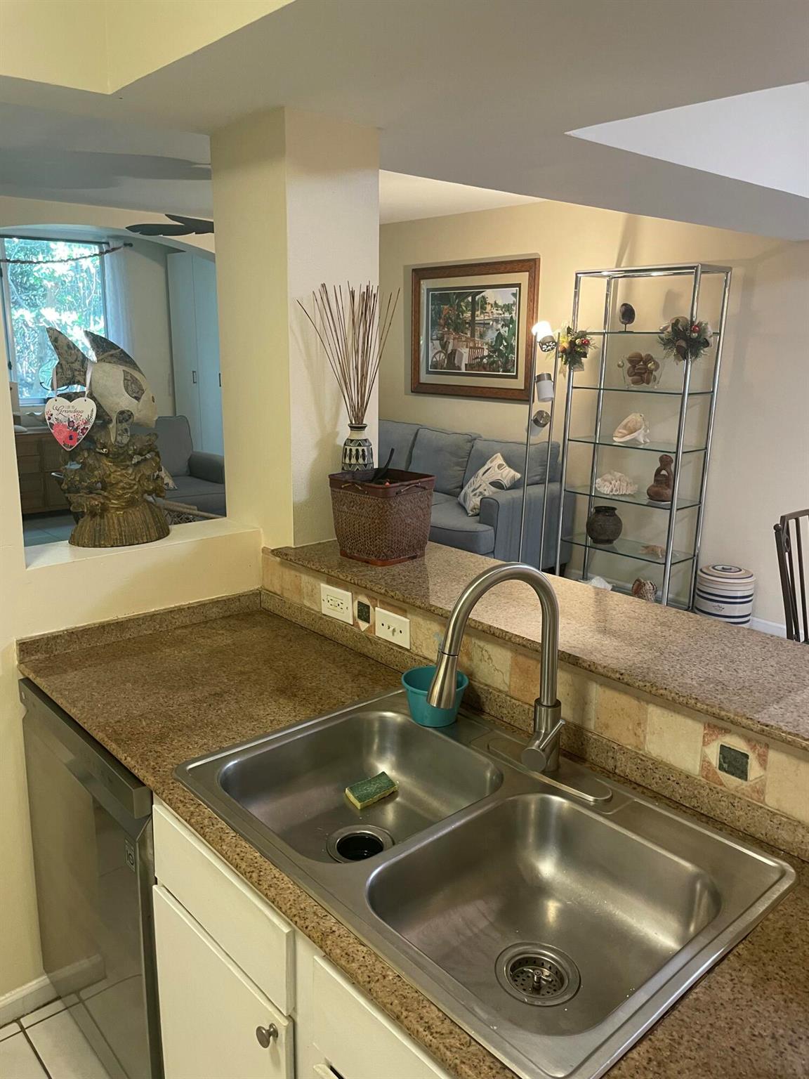 HYPOLUXOS MARINERS CAY CO - Residential