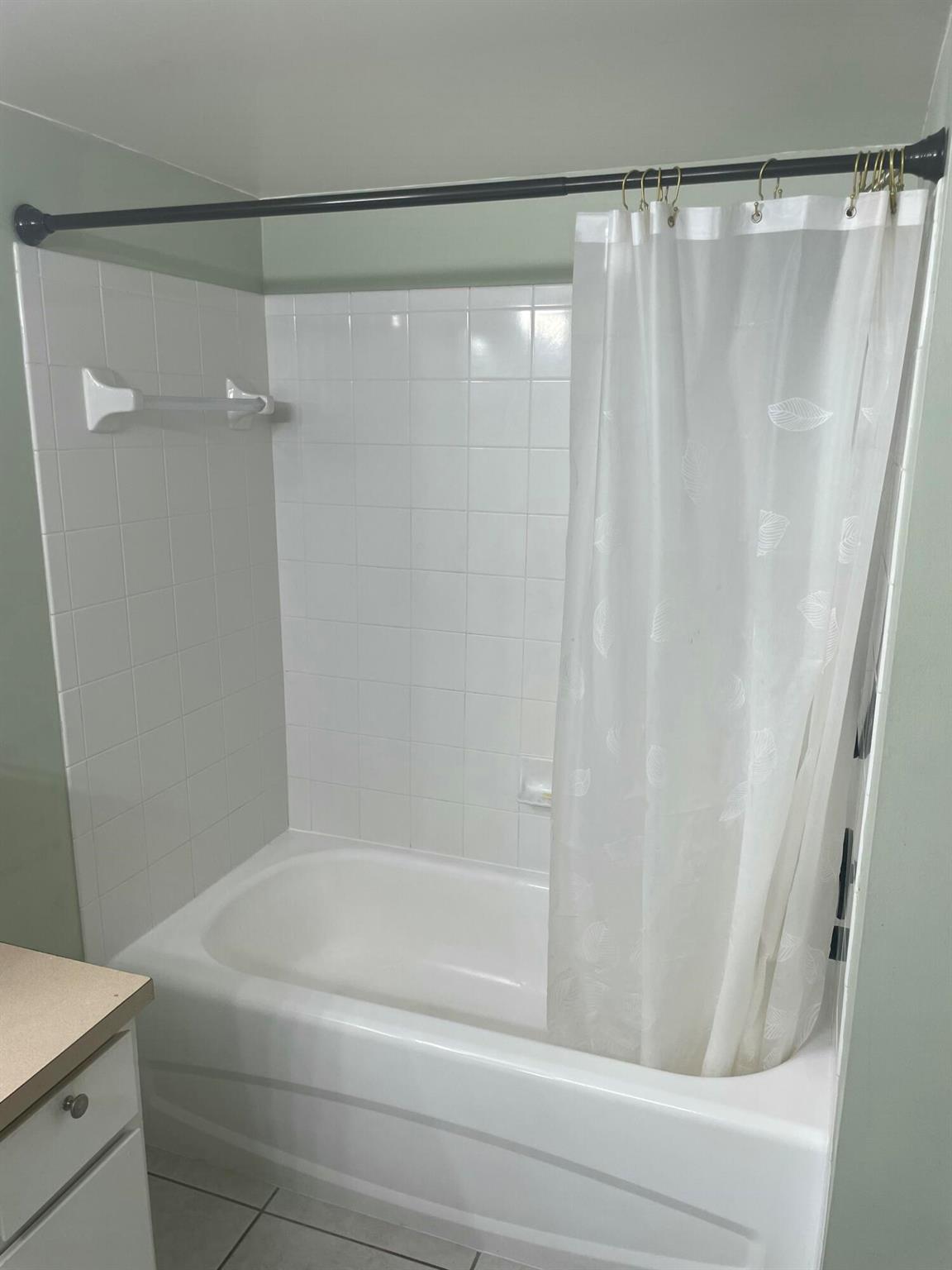 HYPOLUXOS MARINERS CAY CO - Residential