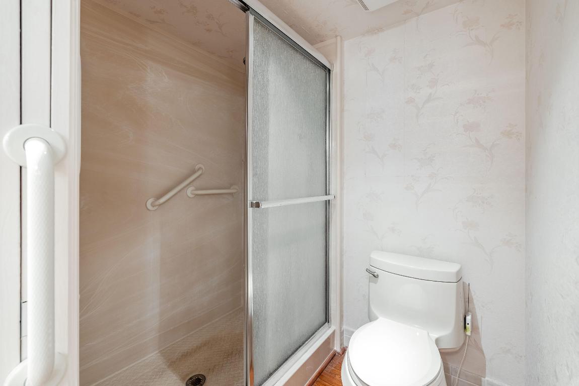 GLENEAGLES CONDO IV - Residential