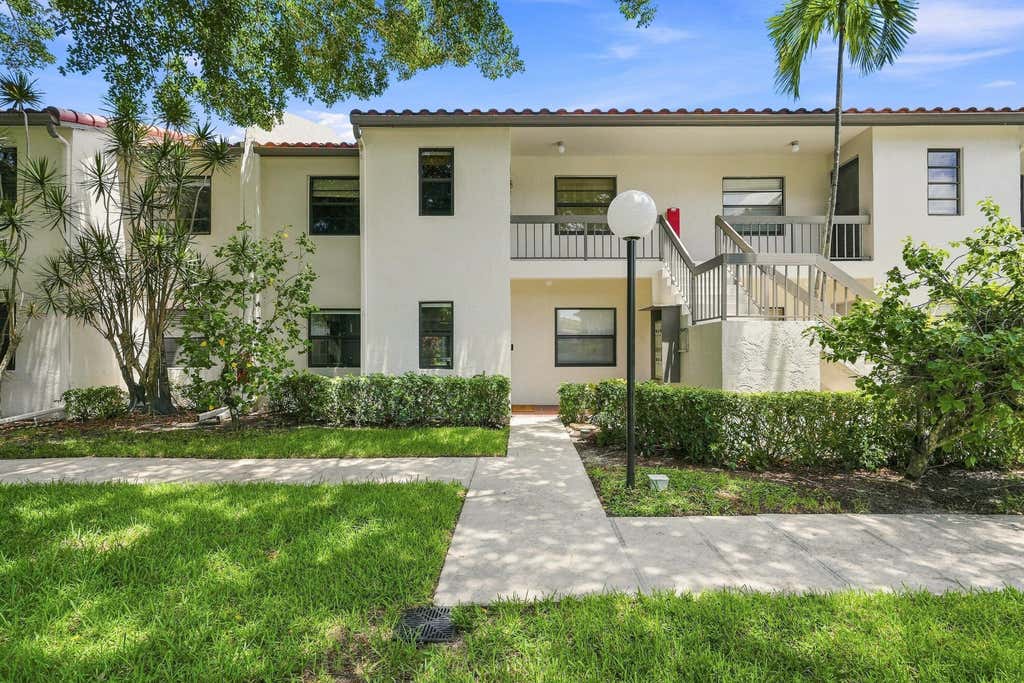 Photo of 21578 JUEGO Circle #26C, Boca Raton, FL 33433 (MLS # B26063862)