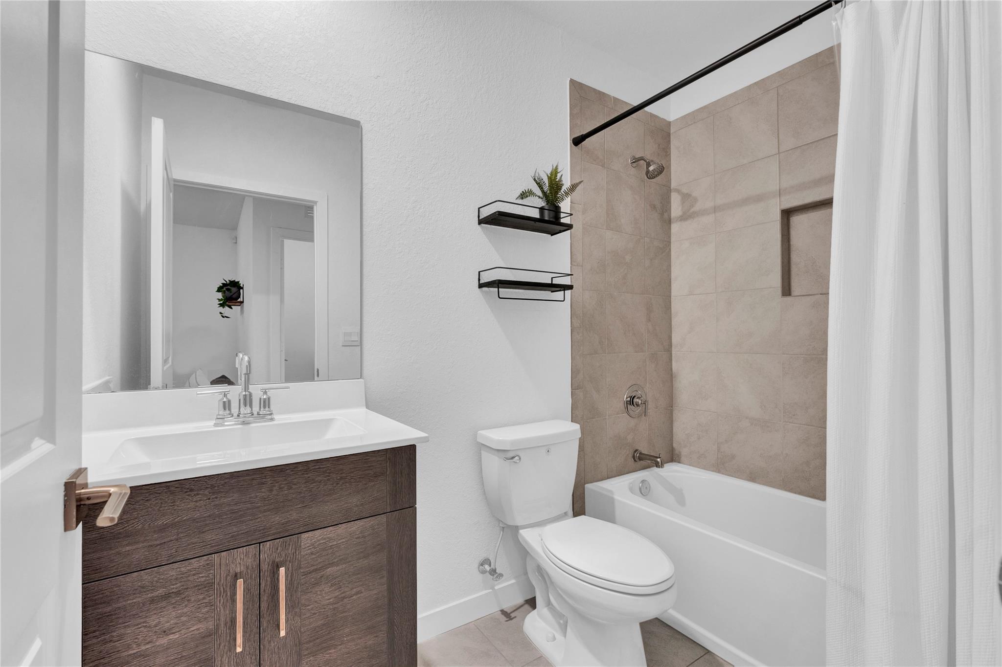 Gardenia Park 183-376 B - Residential Lease