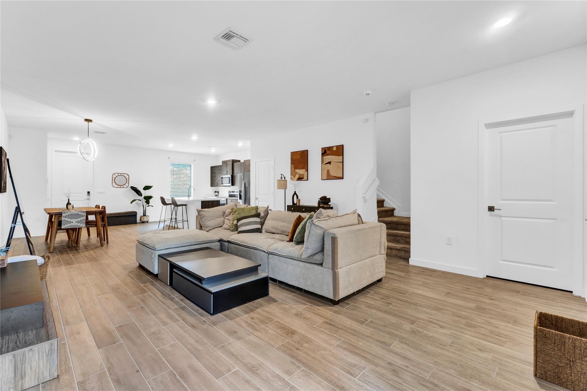 Gardenia Park 183-376 B - Residential Lease