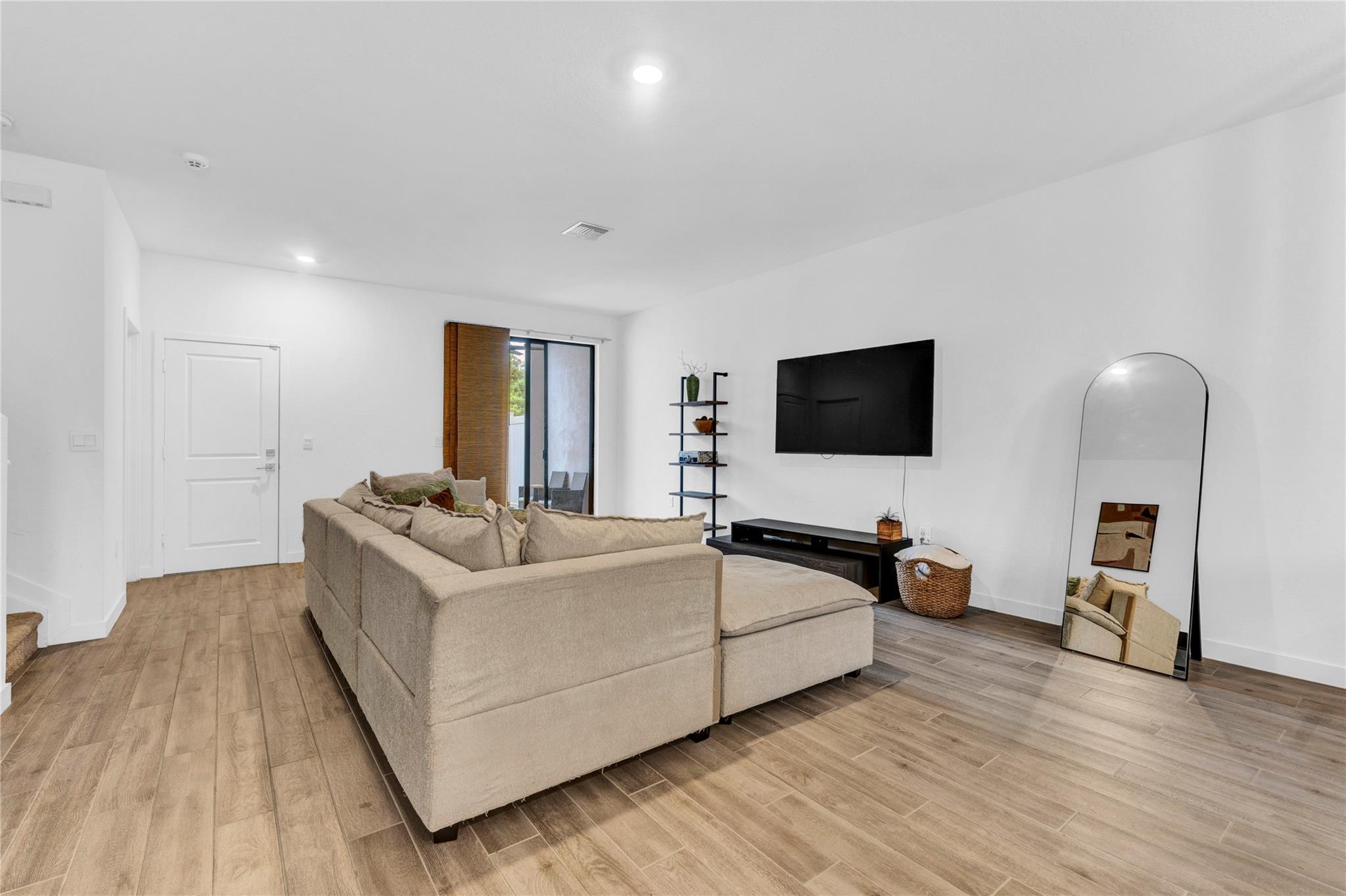 Gardenia Park 183-376 B - Residential Lease