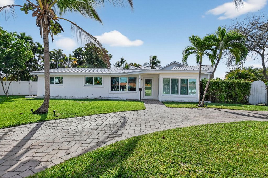 Photo of 400 SE 5th Court, Pompano Beach, FL 33060 (MLS # B26000501)