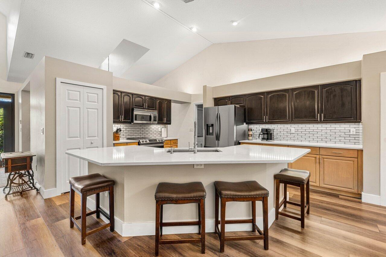 12079 N 70th Pl Place N