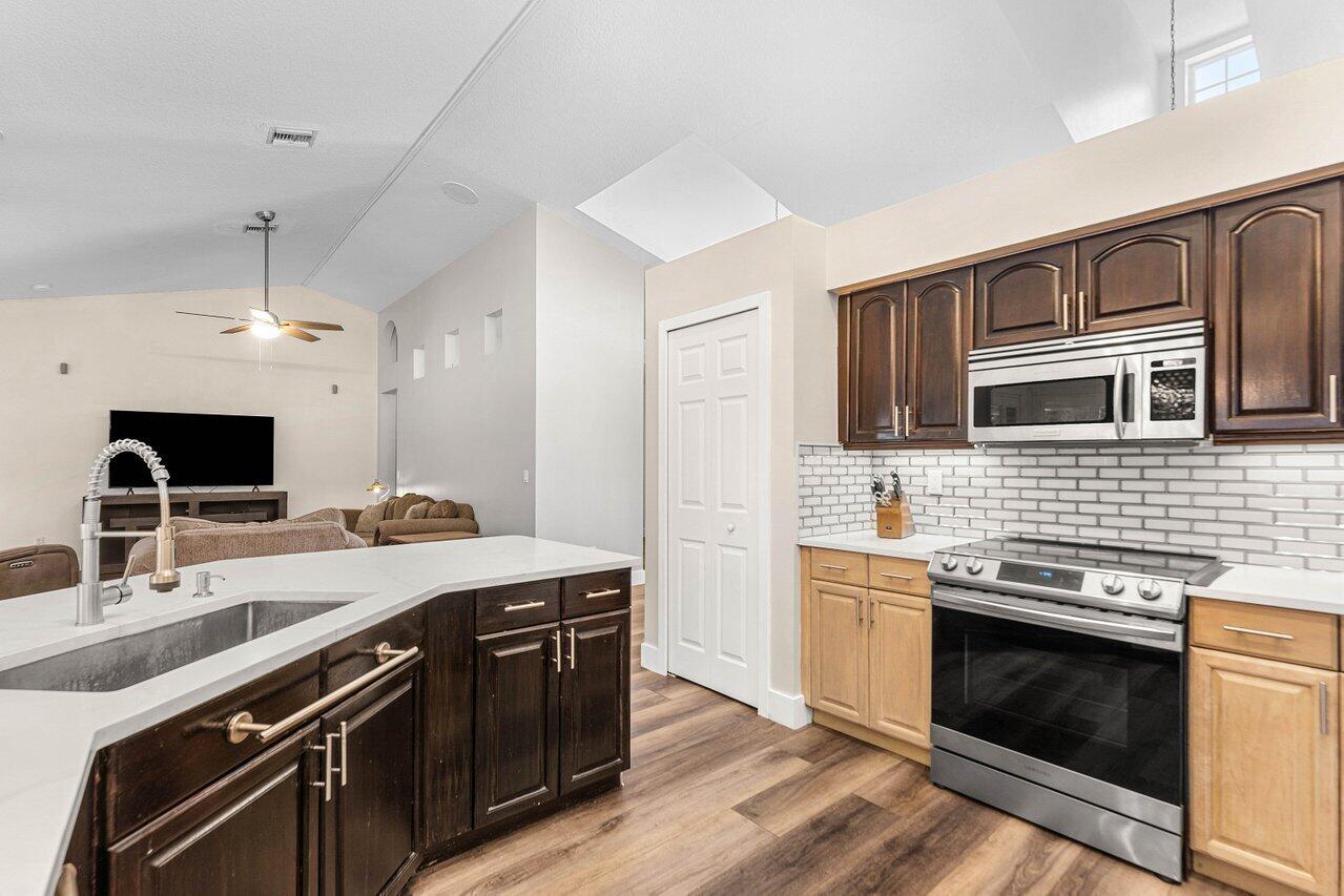 12079 N 70th Pl Place N