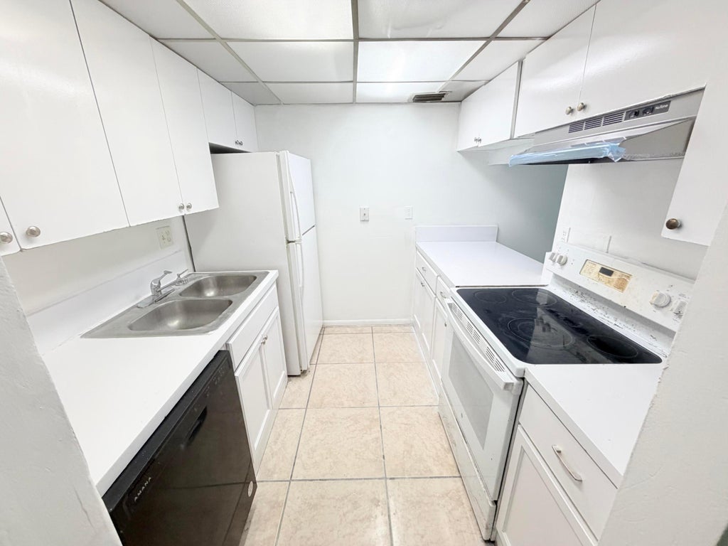 Photo of 1720 N CONGRESS Avenue #205, West Palm Beach, FL 33401 (MLS # B26077306)