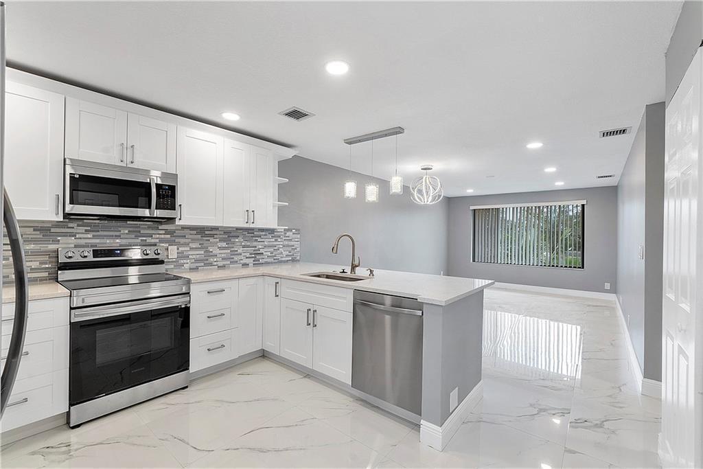 11477 NW 39th Court 305-1