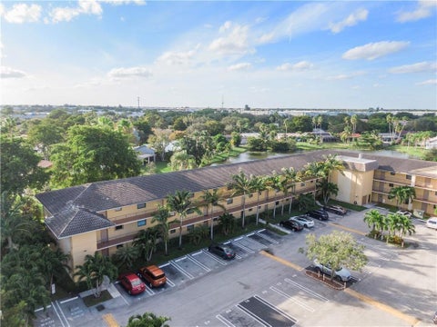 Tiny photo for 11477 NW 39th Court #305-1, Coral Springs, FL 33065 (MLS # B26058954)