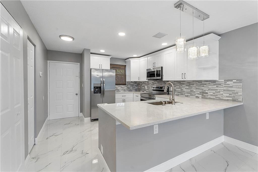11477 NW 39th Court 305-1