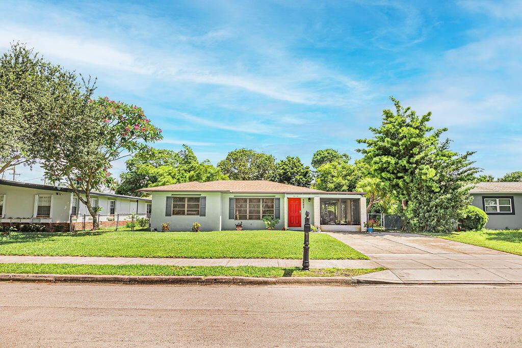 Photo of 1606 16th Avenue N, Lake Worth Beach, FL 33460 (MLS # R11101998)