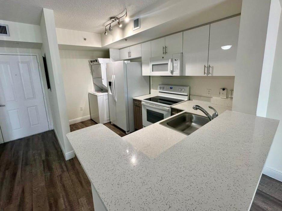 *$99 DEPOSIT with good credit *FAST AND EASY MOVE IN *LARGE FRIENDLY PETS UP TO 60LBS are OK. Spacious one bedroom with a very large living area and tons of closet space! Country Club Towers is now leasing luxury waterfront one and two bedroom residences featuring huge living spaces, oversized bedrooms and tons of closet space. If you’re looking for a spacious and well-appointed rental with resort-style amenities and beautifully maintained grounds, look no further. Country Club Towers offers all these lifestyle choices plus effortless expressway convenience and easy access to anything in Miami-Dade or Broward county.