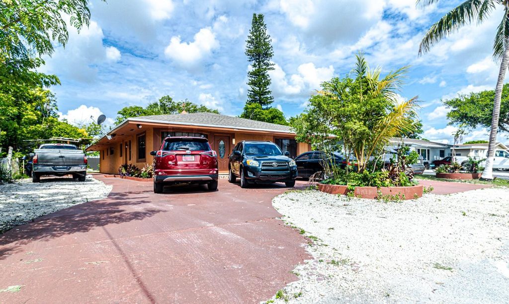 Photo of 661 SW 28th Way, Fort Lauderdale, FL 33312 (MLS # F10520678)