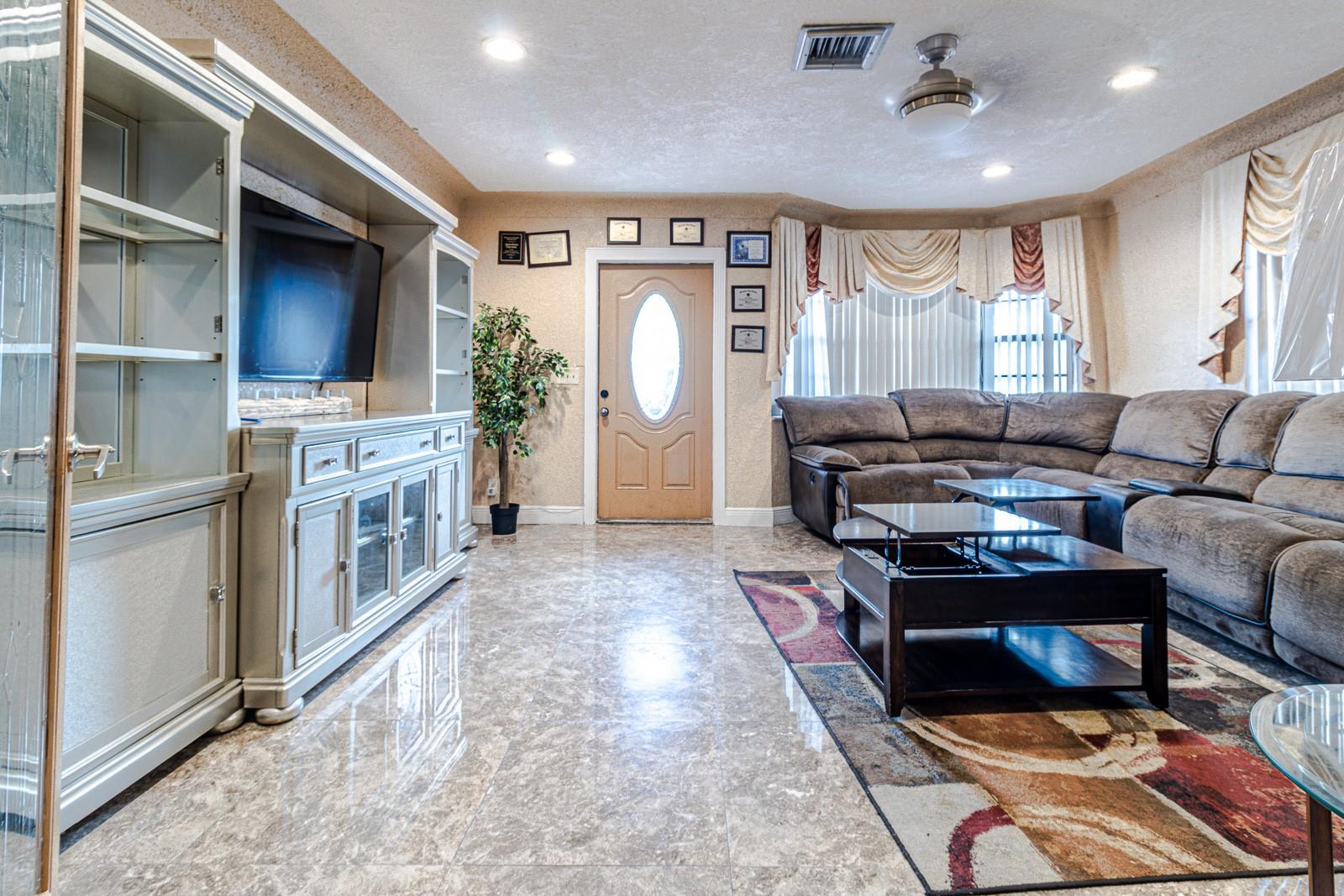 661 SW 28th Way