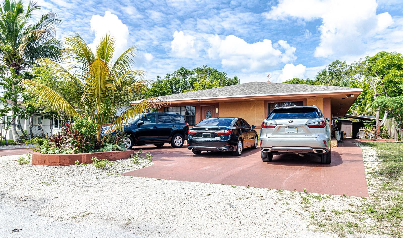 661 SW 28th Way, Fort Lauderdale FL 33312