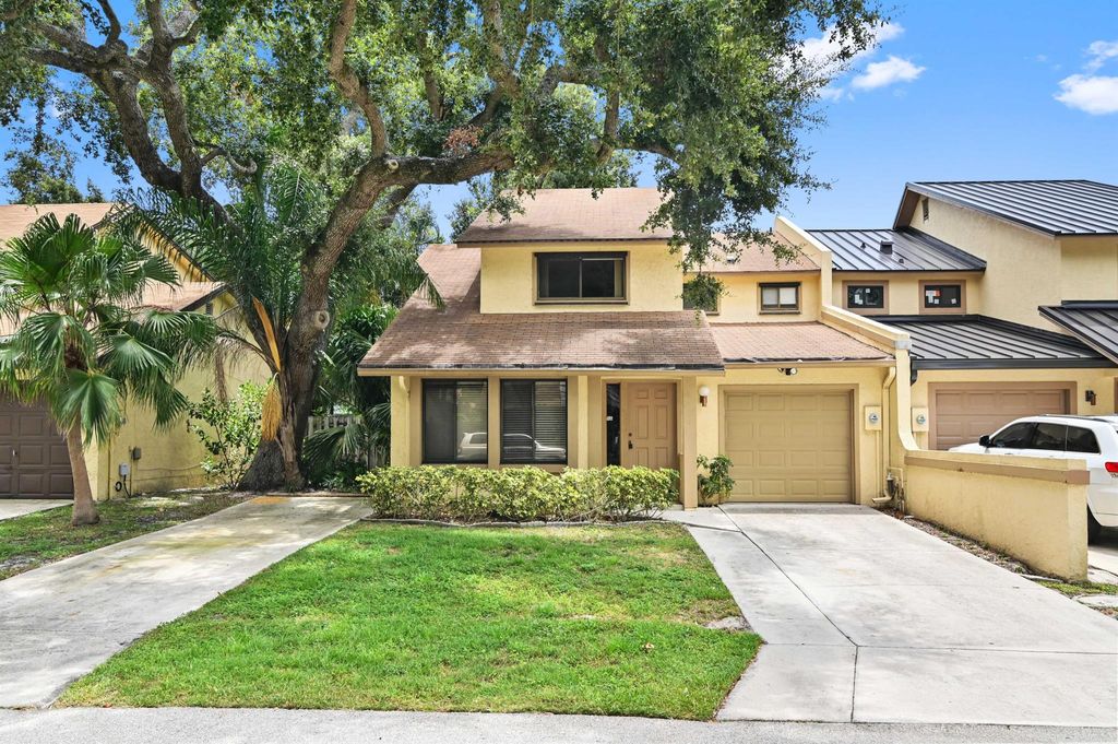 Photo of 1019 Raintree Drive, Palm Beach Gardens, FL 33410 (MLS # R11003504)