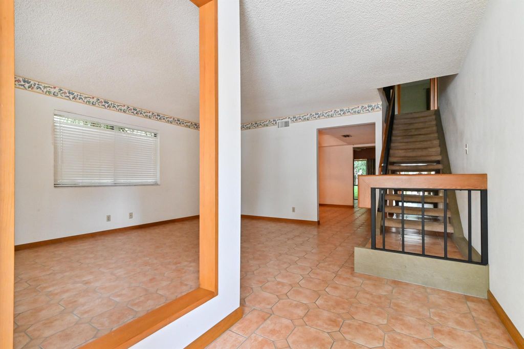 Photo of 1019 Raintree Drive, Palm Beach Gardens, FL 33410 (MLS # R11003504)