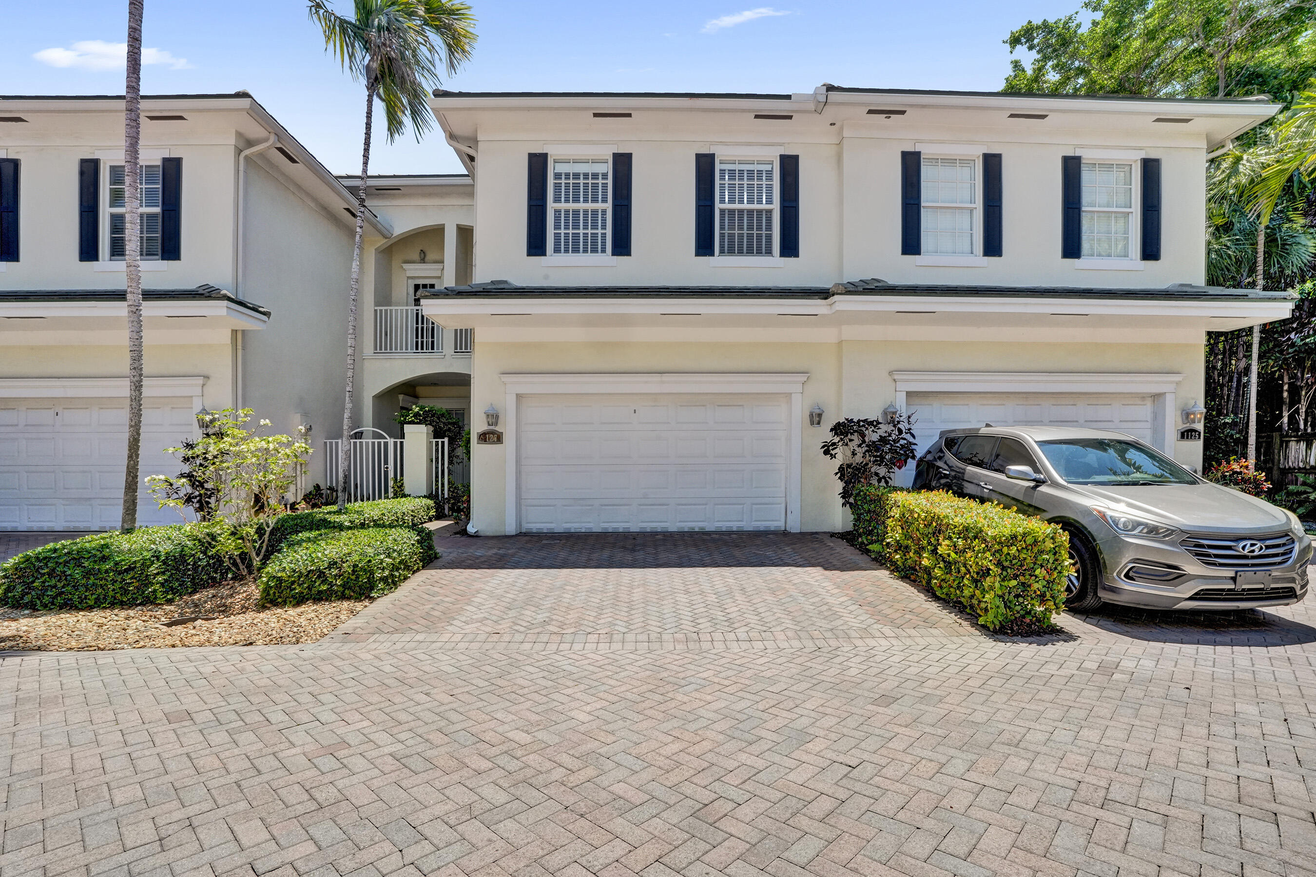 1127 N Victoria Park Road