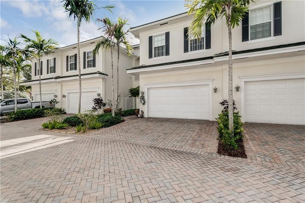 Photo of 1127 N Victoria Park Road, Fort Lauderdale, FL 33304 (MLS # B26016463)