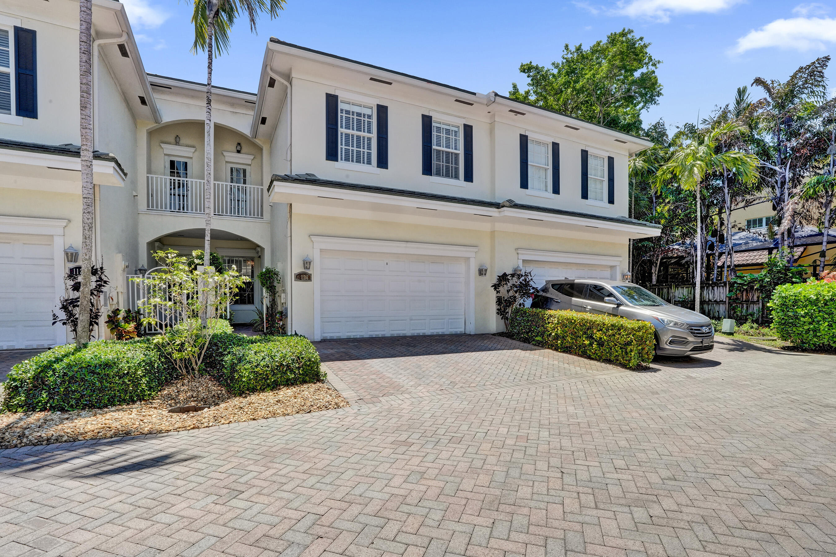 1127 N Victoria Park Road