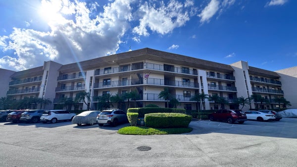 10207 SUNRISE LAKES BLVD APT 407, SUNRISE, FL 33322 - Image fa1b528a5ffb8812e72c6f417d8f3de4/1420839714