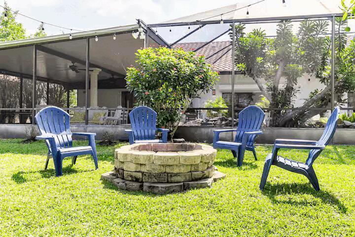 9823 NW Sun Pointe Drive NW 1