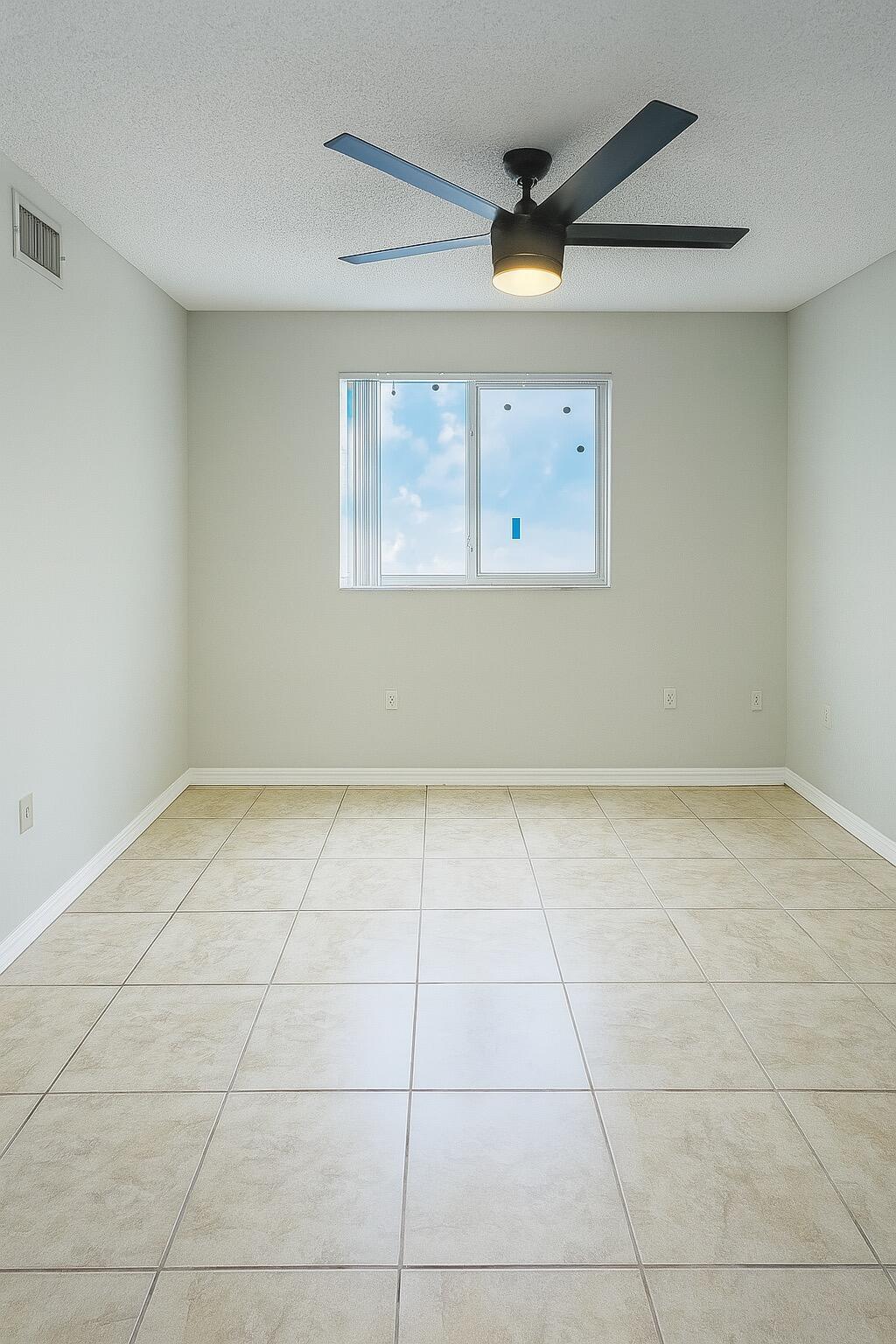 ROYAL GRAND CONDO - Residential Lease