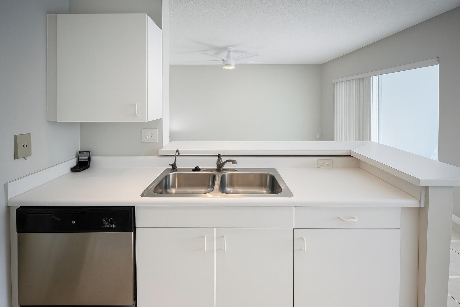 ROYAL GRAND CONDO - Residential Lease