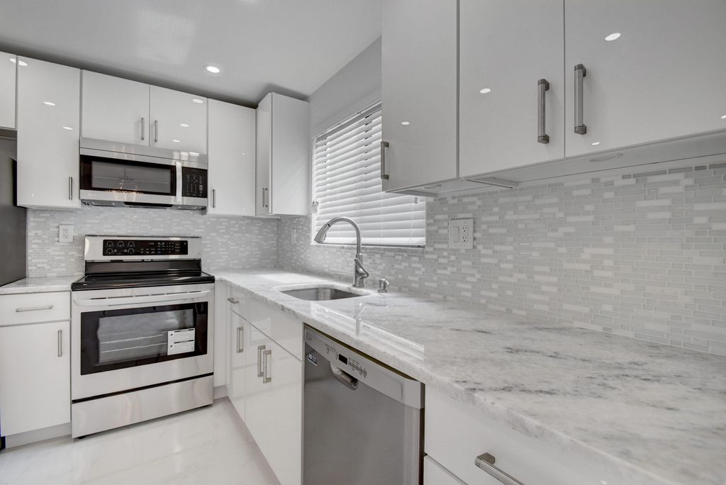 Photo of 15090 Ashland Place #174, Delray Beach, FL 33484 (MLS # R10993686)