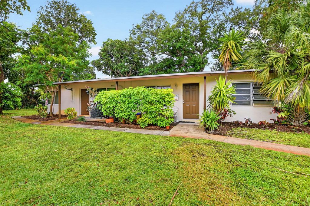 Photo of 314 SW 1st Street, Boca Raton, FL 33432 (MLS # B26020212)