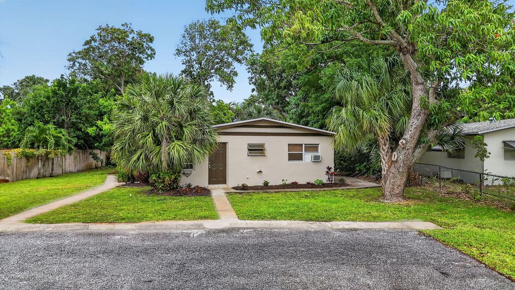 Photo of 314 SW 1st Street, Boca Raton, FL 33432 (MLS # B26020212)