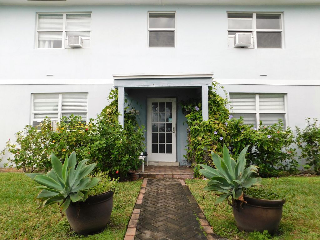 Photo of 737 Hummingbird Way #16, North Palm Beach, FL 33408 (MLS # R10813218)