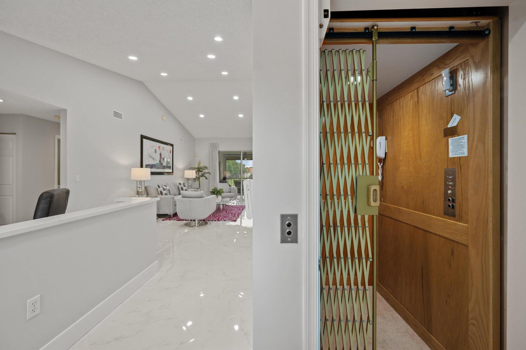 7825 Whispering Palms Drive 202, Boynton Beach, FL, 33437/$410,000 4 7825 Whispering Palms Drive 202